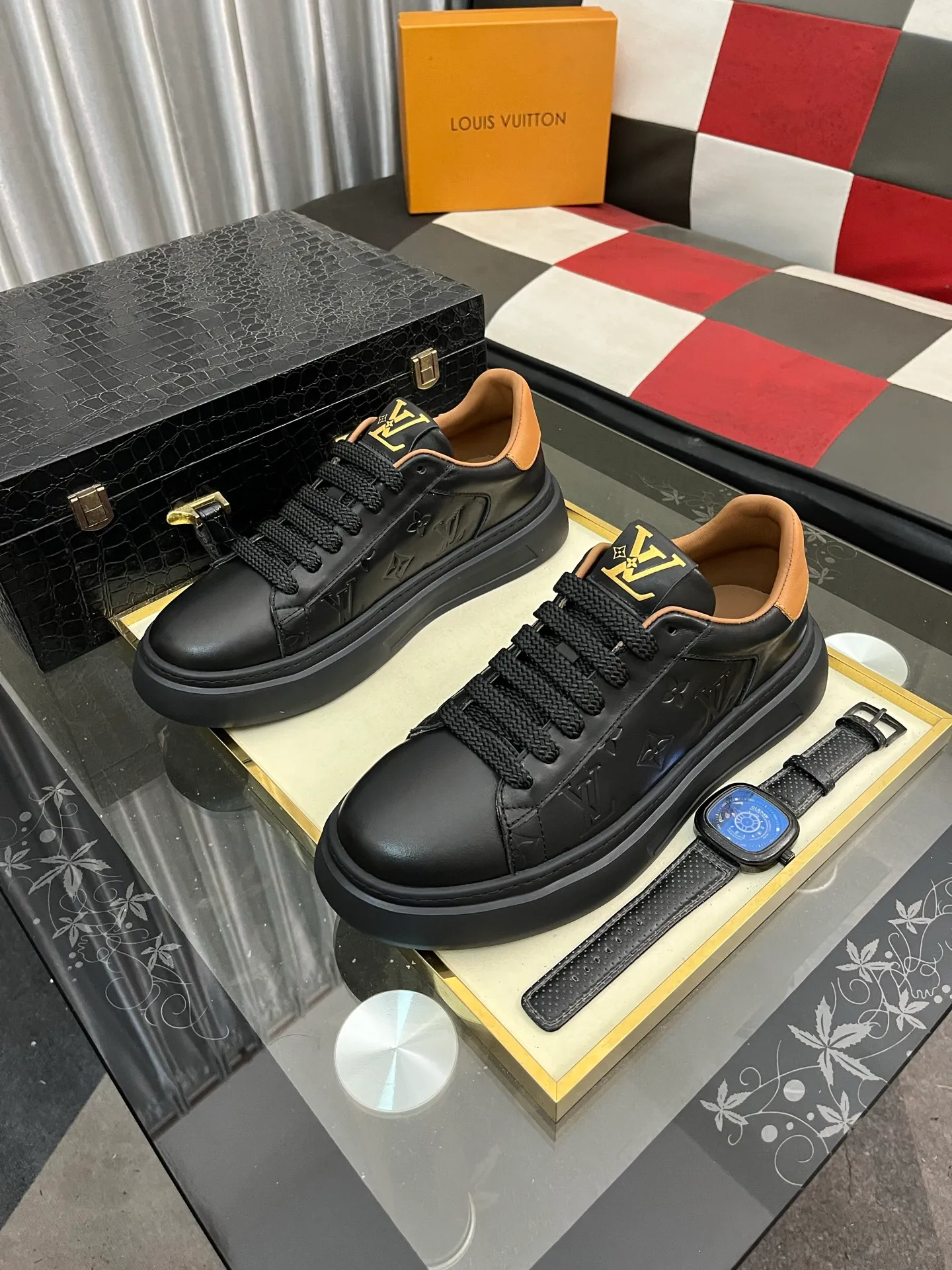 Men's shoes 💰480⌚️⌚️【LOUlS VUlTTON】Louis Vuitton～unique modern sneakers. LV counter purchasing 🏃casual shoes😍😍 Men's 2025 counters are on sale at the same time. The original brand imported from Italy selects first-layer soft cowhide. ➕Special material 🐑Sheepskin lining Size: 38-442⃣️Colors available